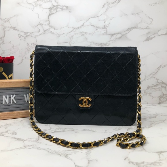 CHANEL Handbags - CHANEL Vintage Quilted Lambskin Leather Classic Flap Single Chain bag